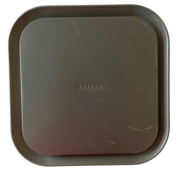 KAISER 9” Square Nonstick Springform Baking Pan - Picture 7 of 8